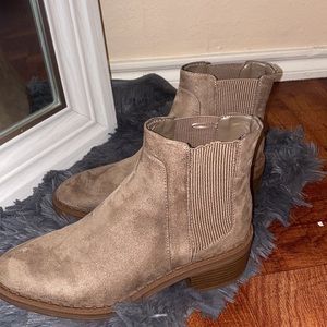 Tan Bershka ankle boots